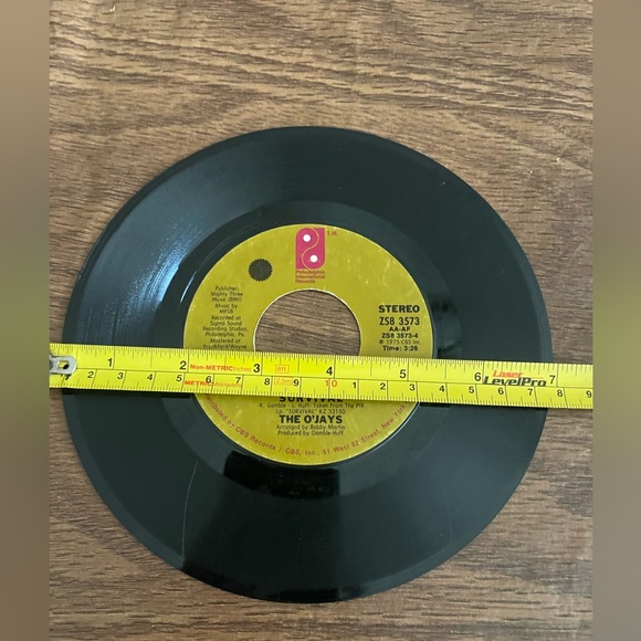 The O’JAYS- Single 7” Vinyl Record 45 Rpm- 1975 - CBS Records - Picture 4 of 4